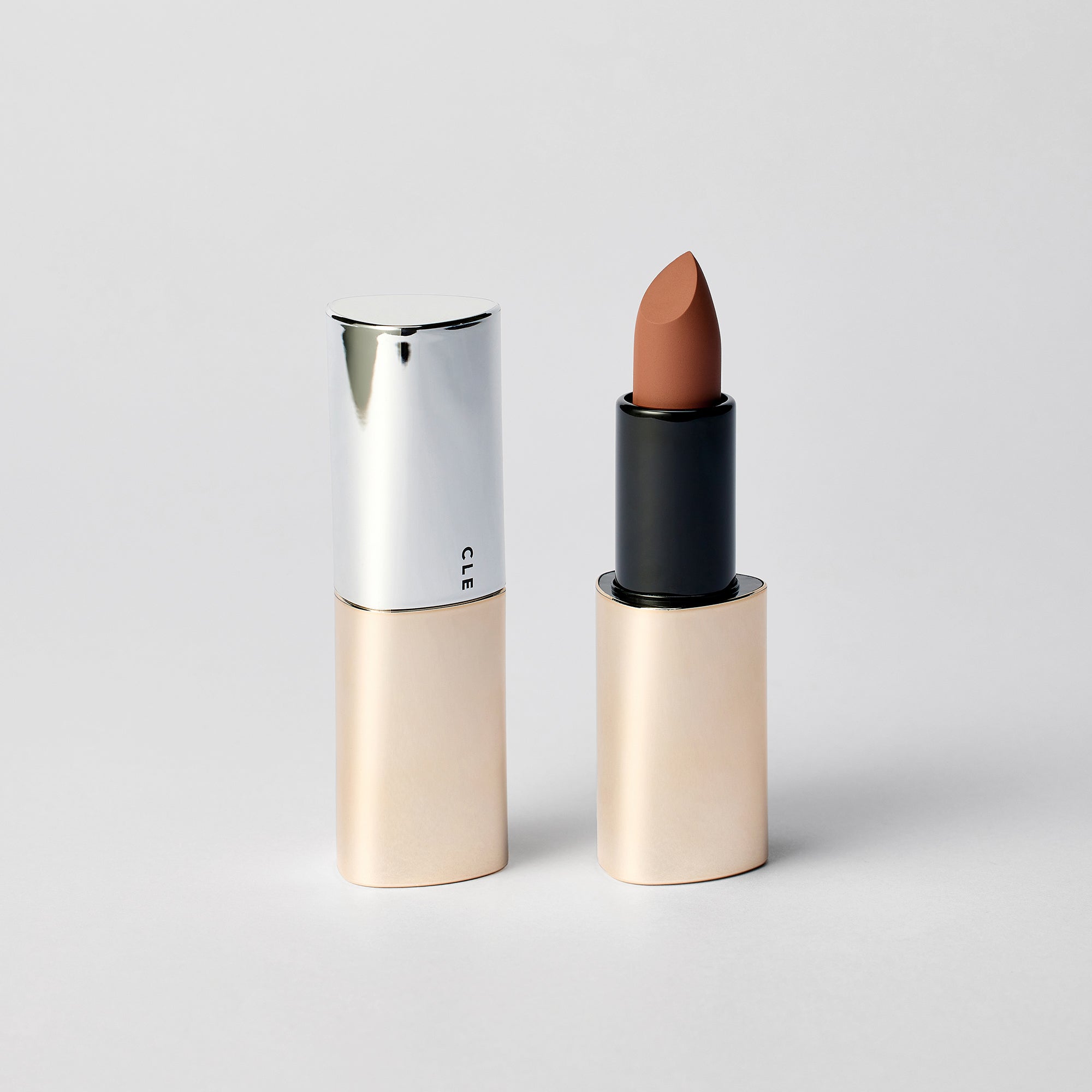 CLE Cosmetics: ミニマリストの化粧品とスキンケア